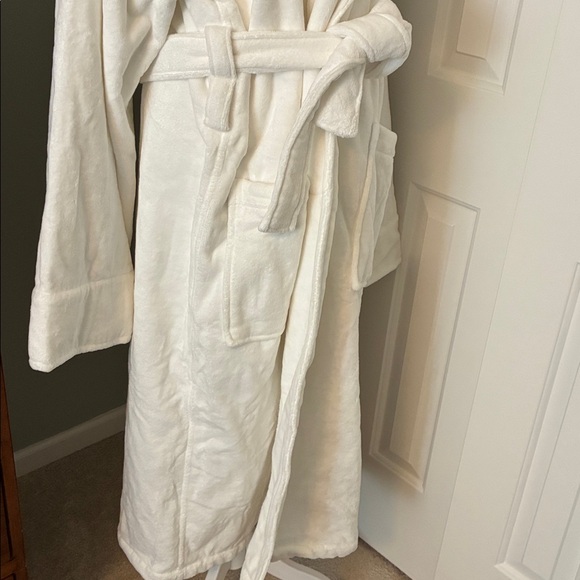 NWOT Cotton Velour White Bathrobe - Picture 3 of 9